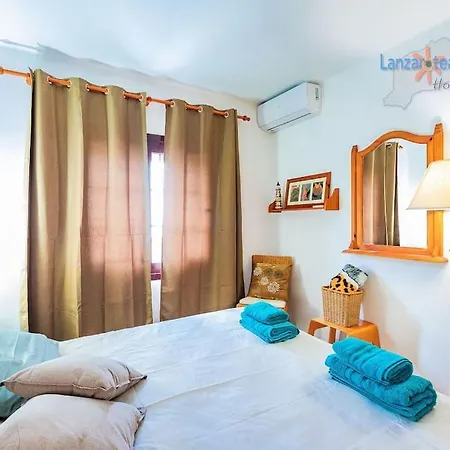 Апартаменты Casita El Faro En Playa Bastian Aircon In The Bedrooms Vv