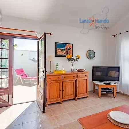 Апартаменты Casita El Faro En Playa Bastian Aircon In The Bedrooms Vv