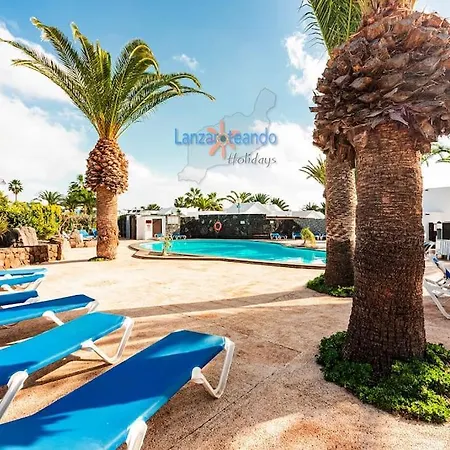 Апартаменты Casita El Faro En Playa Bastian Aircon In The Bedrooms Vv