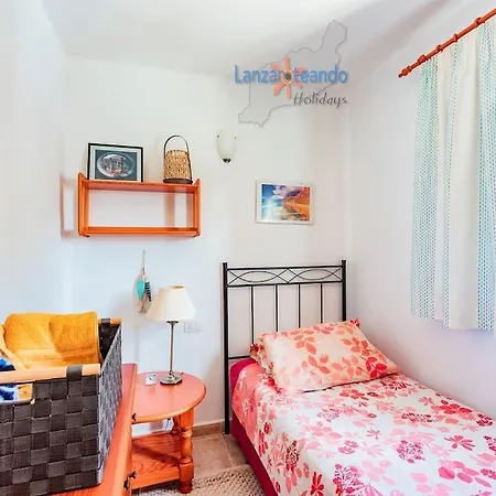 Apartman Casita El Faro En Playa Bastian Aircon In The Bedrooms Vv
